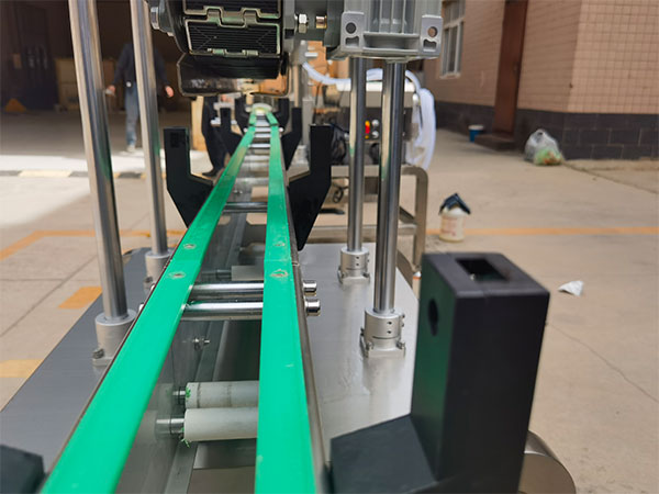 天津液體灌裝機